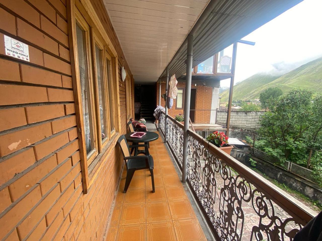 Archil And Nino Gigauri Guest House คัซเบกี ภายนอก รูปภาพ